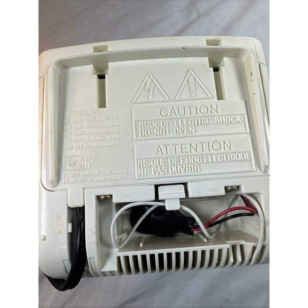 VTG Sony Dream Machine ICF-C120 AM/FM Clock Radio - Tested & Working -White Cube - Picture 6 of 9